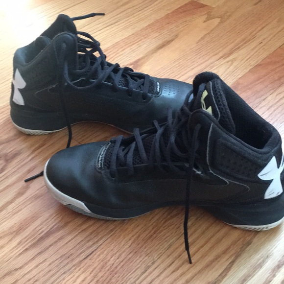Black under armour basketball shoes - Picture 3 of 5